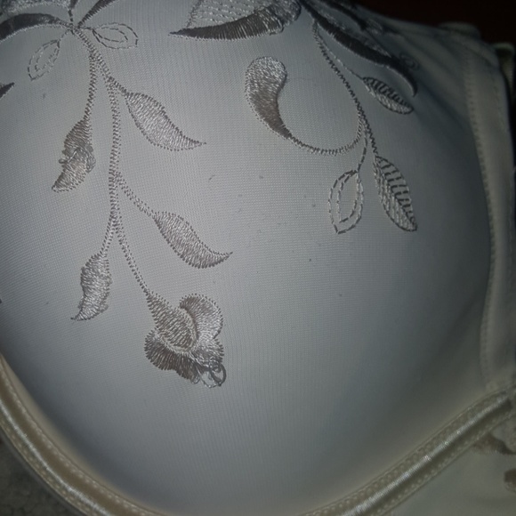 Supportive looks - Picture 2 of 4